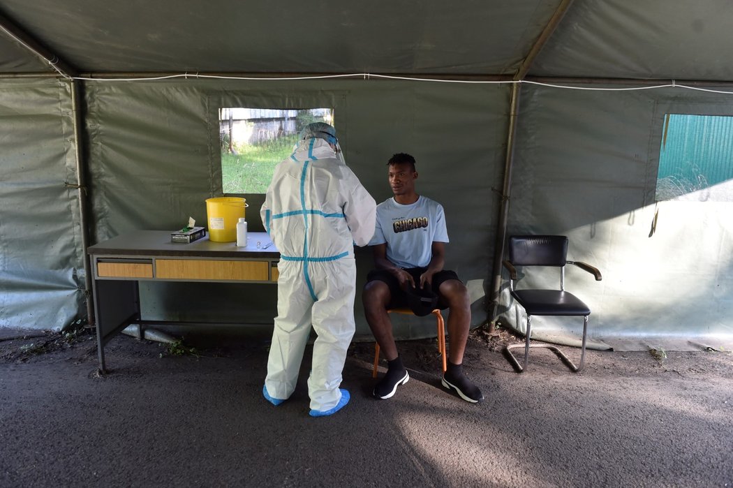 Fotbalisté Karviné během testů na koronavirus