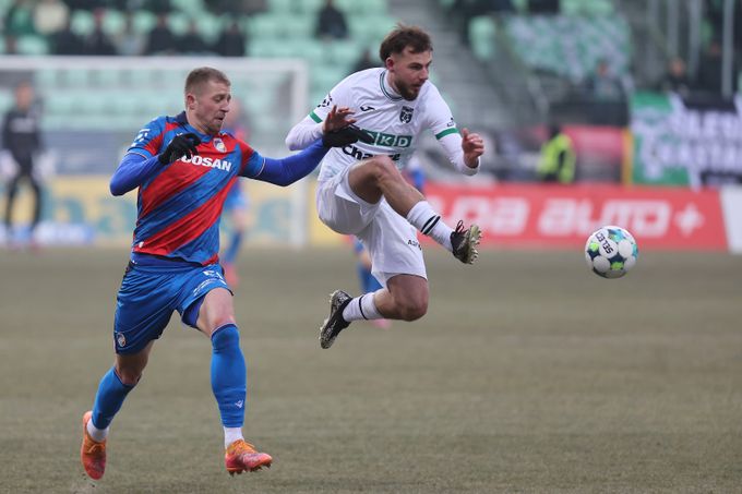 TOP zápasy za Slavii, EURO i několik hostování. „Nový Souček“ se teď usadil v Karviné TOP zápasy za Slavii, EURO i několik hostování. „Nový Souček“ se teď usadil v Karviné