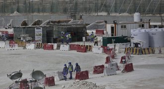 Kritika MS v Kataru: Z dělníků na stavbách jsou otroci bez výplat