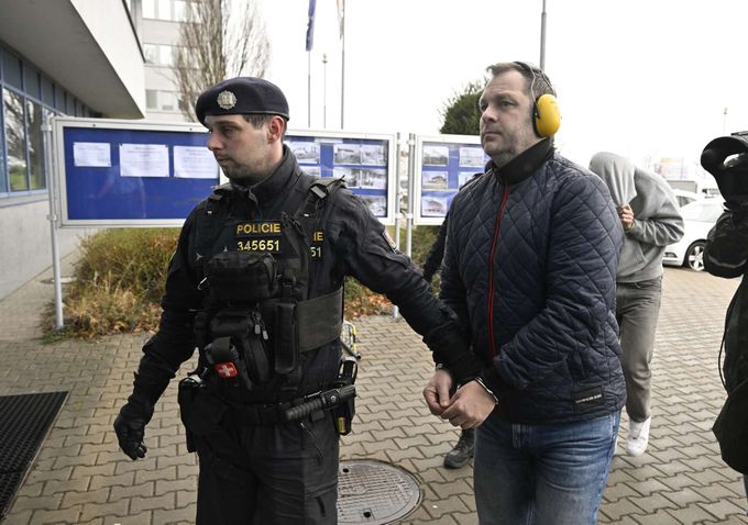 Fotbalový skandál ONLINE: Dva ze čtyř stíhaných v kauze byli propuštěni z vazby Fotbalový skandál ONLINE: Dva ze čtyř stíhaných v kauze byli propuštěni z vazby