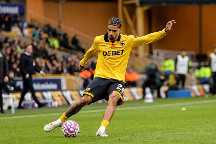 Ki-Jana Hoever působil ve Wolves Ki-Jana Hoever působil ve Wolves
