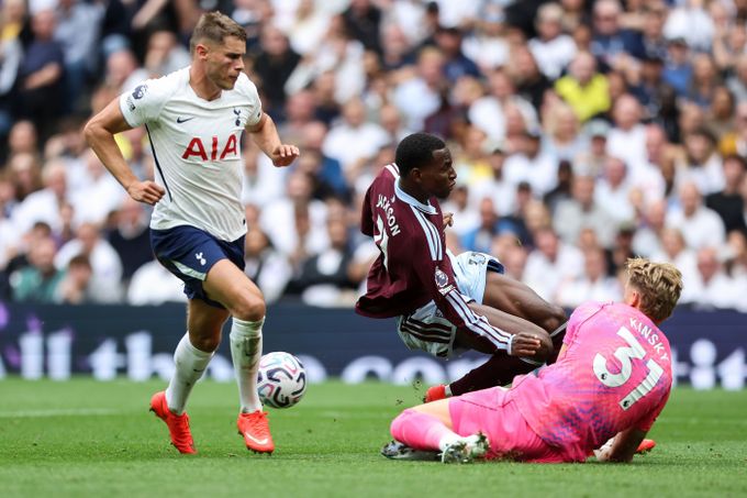 ONLINE: Tottenham - Aston Villa 0:2. Kinský v bráně domácích, hosté ale zvýšili ONLINE: Tottenham - Aston Villa 0:2. Kinský v bráně domácích, hosté ale zvýšili