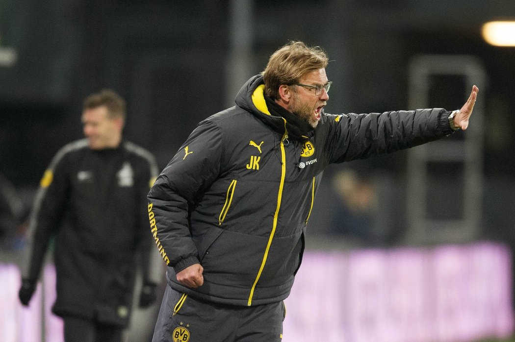 Jürgen Klopp žene své svěřence na zteč v zápase proti Augsburgu