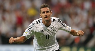 Miroslav Klose se téměř po roce trefil a vyrovnal Müllerův rekord