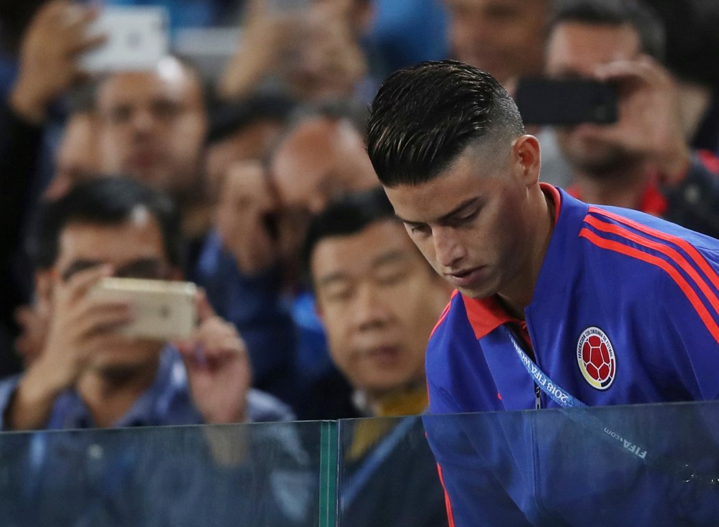 Kolumbijec James Rodriguez usedl během osmifinále pouze na tribunu