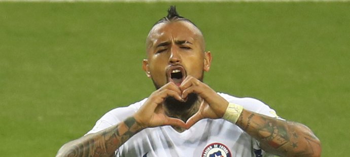Arturo Vidal v zápase Chile - Kamerun otevřel skóre