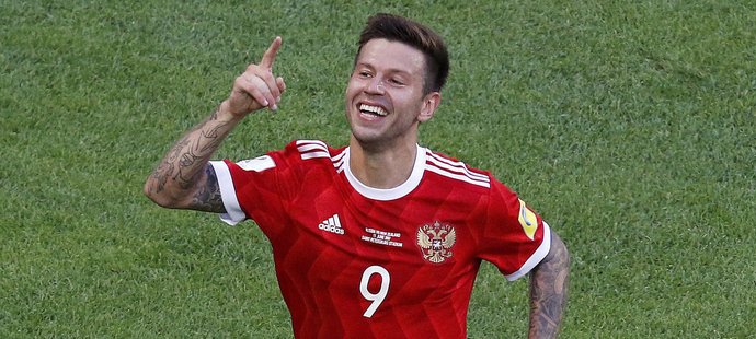 Fedor Smolov slaví gól do sítě Nového Zélandu