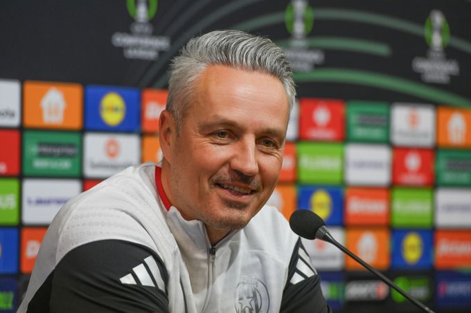 Trable se soupiskou, Sigma jde na Lausanne se 16 hráči. Janotka: Připomínají Liberec Trable se soupiskou, Sigma jde na Lausanne se 16 hráči. Janotka: Připomínají Liberec