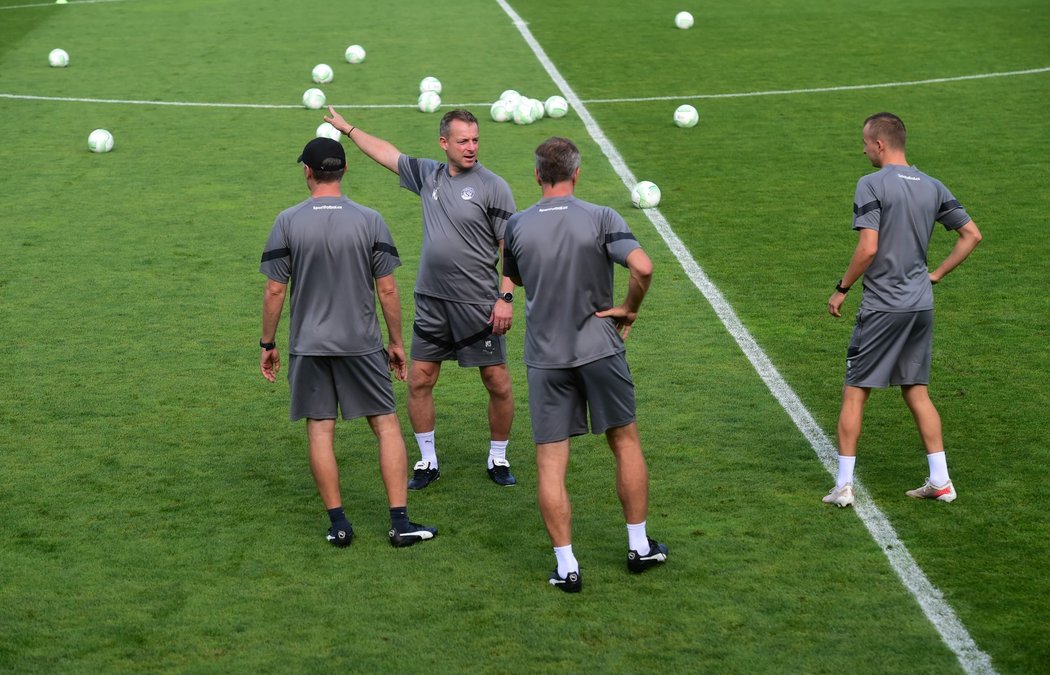 Slovácko i s koučem Martinem Svědíkem na tréninku před zápasem s Partizanem