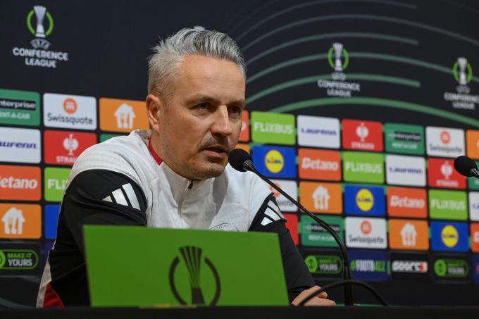 Sigma v komfortu, ale pod tlakem. Kouč: A kdo myslíte, že dělá negativní atmosféru, já snad? Sigma v komfortu, ale pod tlakem. Kouč: A kdo myslíte, že dělá negativní atmosféru, já snad?