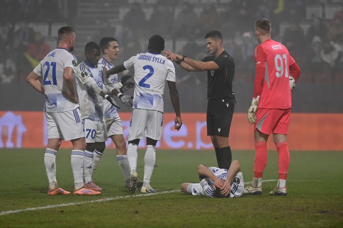 ONLINE: Olomouc - Lech 0:2. Ishak proměnil opakovanou penaltu, Koutný vychytal další! ONLINE: Olomouc - Lech 0:2. Ishak proměnil opakovanou penaltu, Koutný vychytal další!