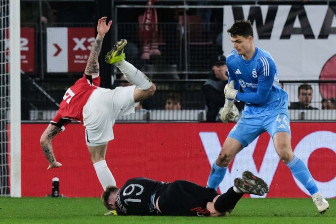 Alkmaar - Sparta 2:1. Pražané musí v odvetě otáčet, ve hře je udržel Surovčík Alkmaar - Sparta 2:1. Pražané musí v odvetě otáčet, ve hře je udržel Surovčík