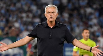 Mourinho odstavil čtyři hráče, opřel se do něj agent: Co se tím snaží říct?