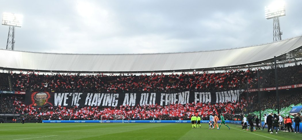 Choreo fanoušků Feyenoordu před zápasem proti Slavii