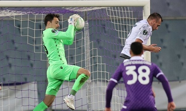 Batman i gumová zeď. Italové žasli nad Jedličkou, Fiorentina zlomila kletbu