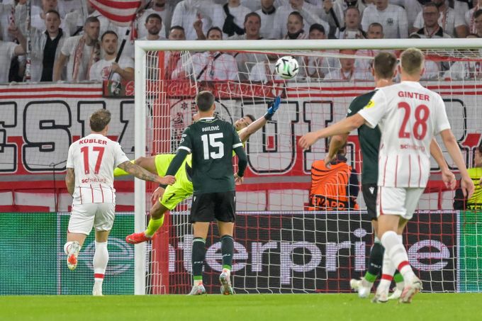 ONLINE: Freiburg - Jablonec 1:0. Domácí jdou do vedení, parádní trefa z přímého kopu ONLINE: Freiburg - Jablonec 1:0. Domácí jdou do vedení, parádní trefa z přímého kopu