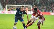 Plzeňský záložník Miroslav Káčer se snaží prosadit během zápasu proti bulharskému CSKA