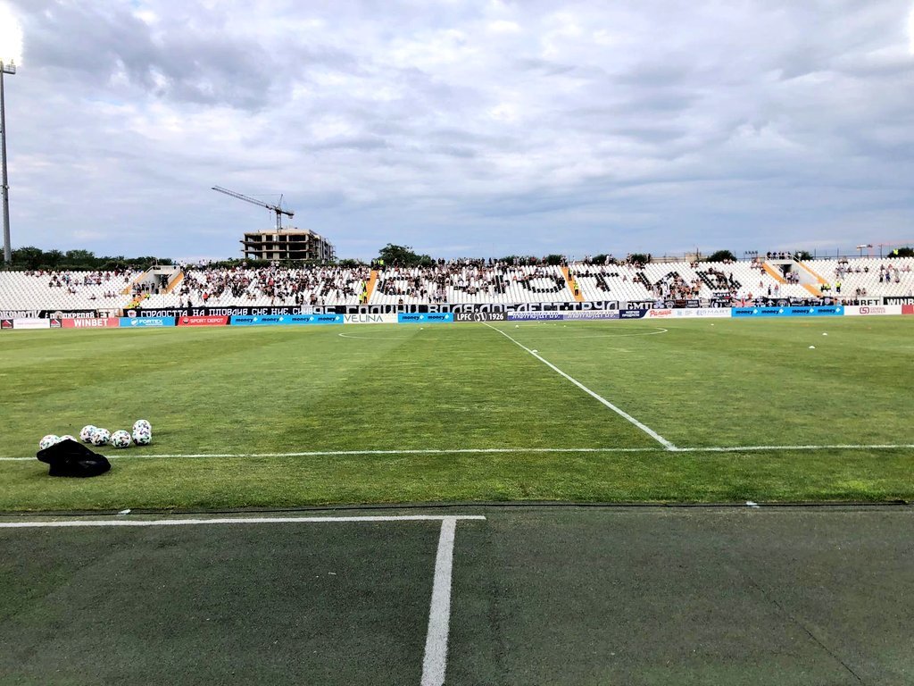 Zastaralý stadion v bulharském Plovdivu