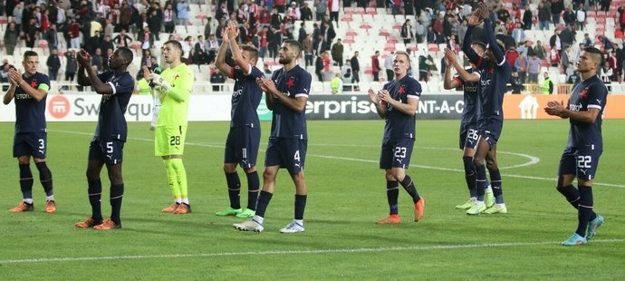 Fotbalisté Slavie děkují fanouškům v Turecku po remíze se Sivassporem
