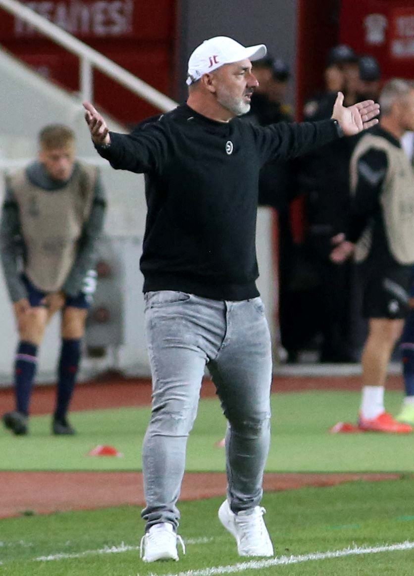 Kouč Slavie Jindřich Trpišovský v zápase na půdě Sivassporu