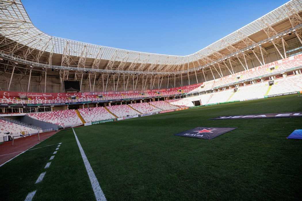 Stadion Sivassporu, na kterém se představí Slavia