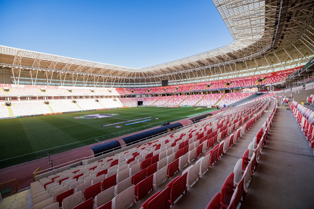 Stadion Sivassporu, na kterém se představí Slavia