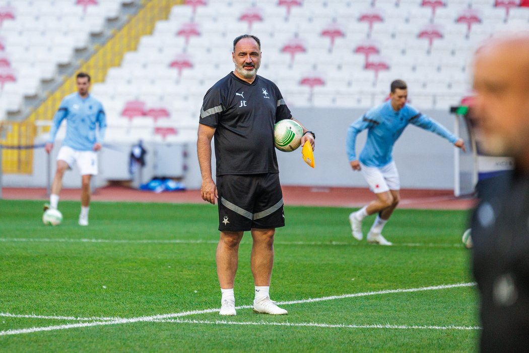 Kouč Slavie Jindřich Trpišovský se se slovníkme nedržel zpátky