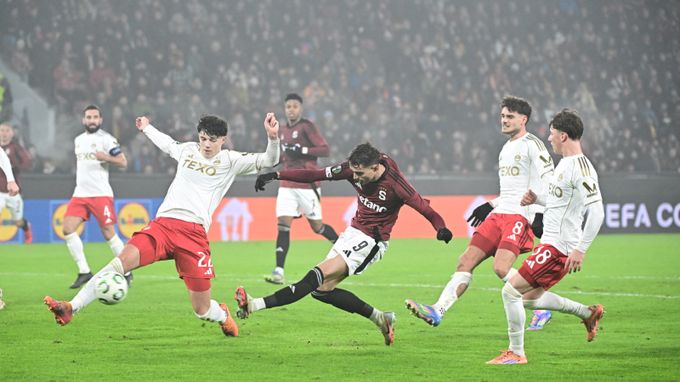 ONLINE: Sparta - Aberdeen 2:0. Velkou šanci Rrahmaniho před pauzou vyrazil gólman ONLINE: Sparta - Aberdeen 2:0. Velkou šanci Rrahmaniho před pauzou vyrazil gólman