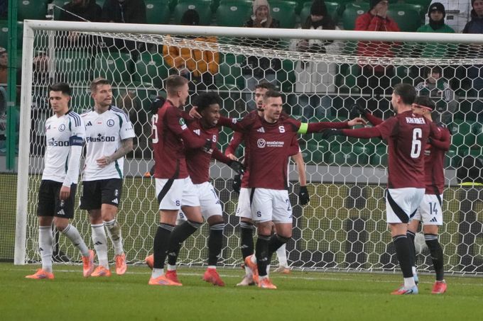 ONLINE: Legia - Sparta 0:1. Pražané z první velké šance udeřili, trefil se Preciado ONLINE: Legia - Sparta 0:1. Pražané z první velké šance udeřili, trefil se Preciado