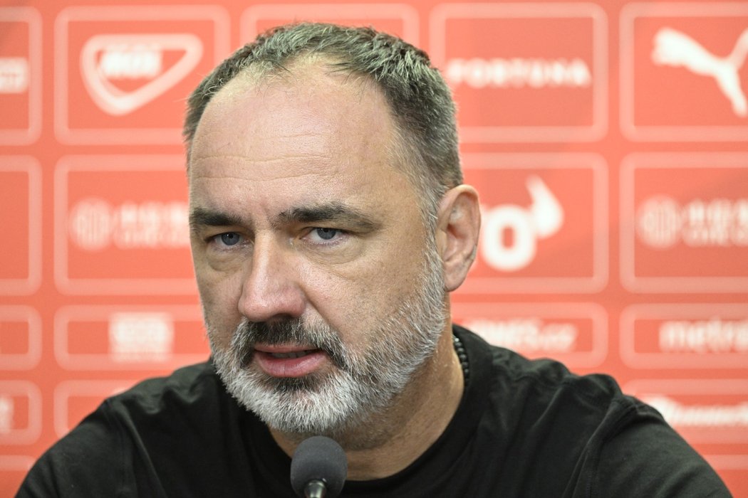 Jindřich Trpišovský na tiskové konferenci před odvetou s Rakówem