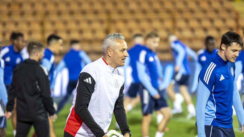 Trenér Sigmy Olomouc Tomáš Janotka v Jerevanu na tréninku