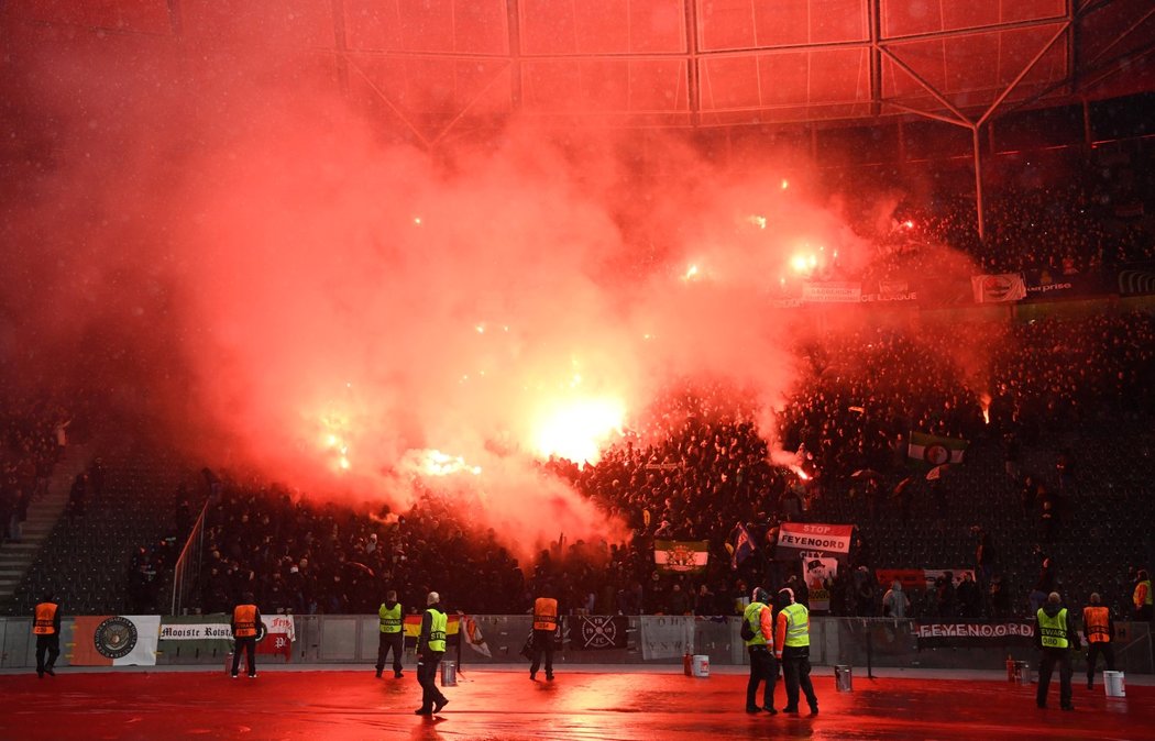 Peklo německých fanoušků na zápase Unionu s Feyenoordem