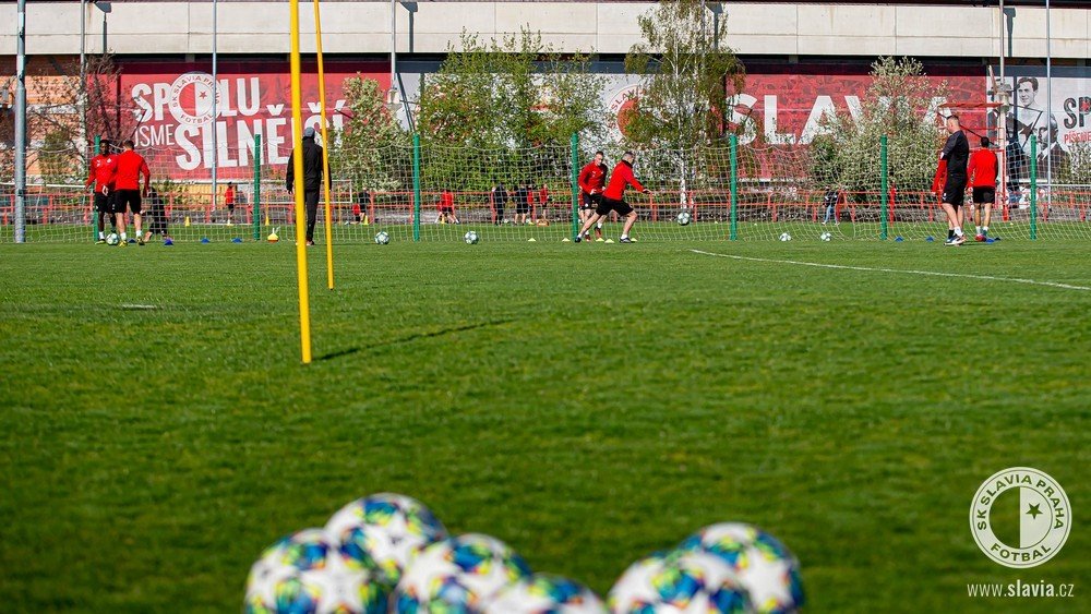 Slávističtí fotbalisté na tréninku po koronavirové pauze