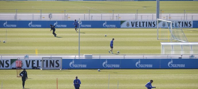 Jedno hřiště na trénink Schalke nestačilo