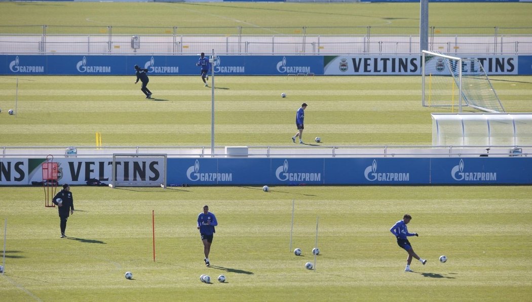 Jedno hřiště na trénink Schalke nestačilo