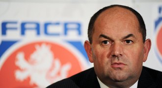 Křetínskému nestraním, odmítá nařčení šéf českého fotbalu Pelta