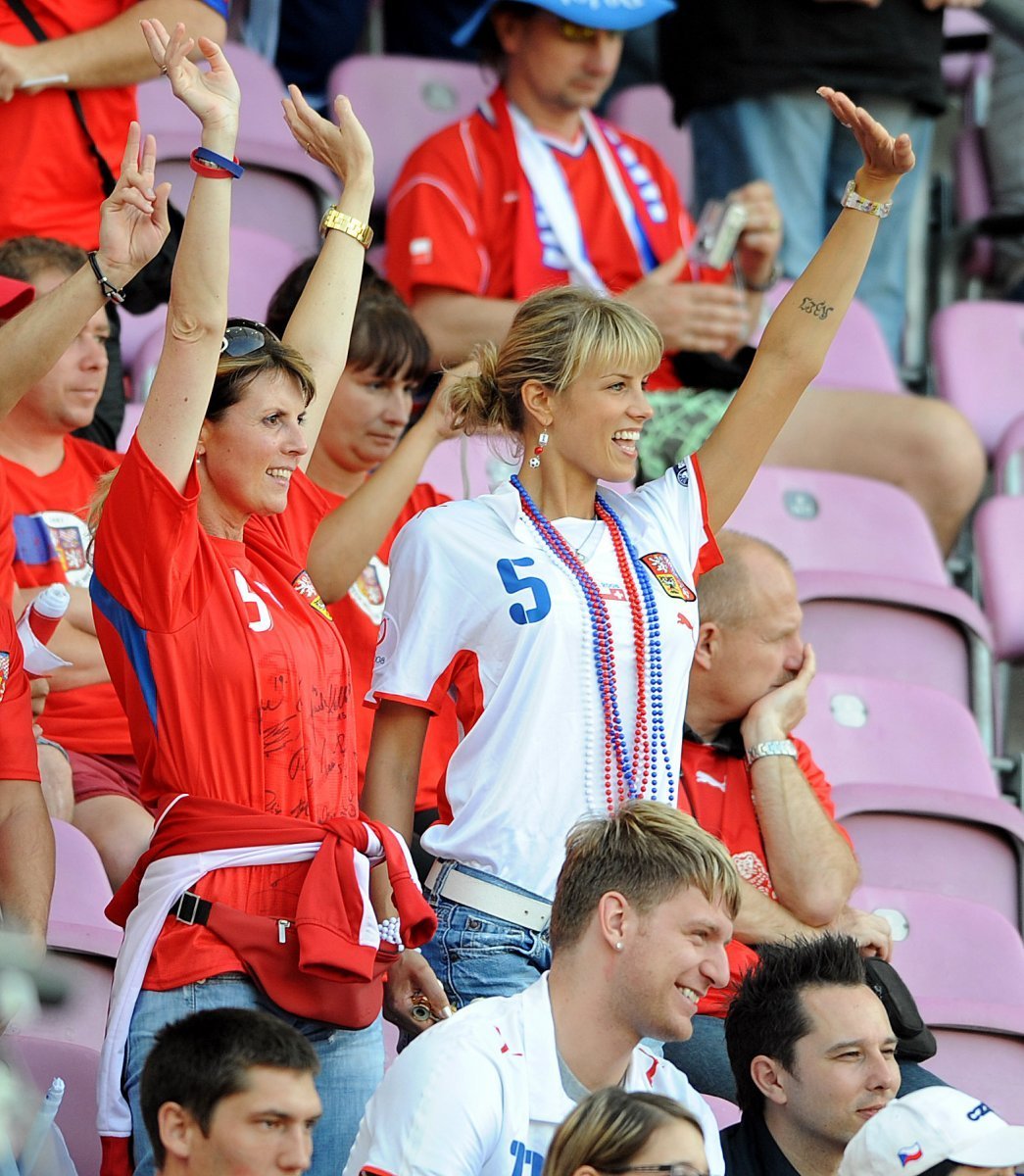 Klára Medková fandí na EURO 2008 Kováčovi