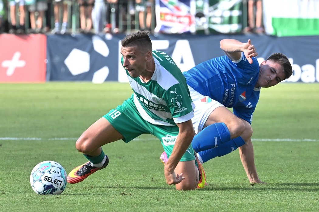 Záložník Bohemians Jan Kovařík v akci