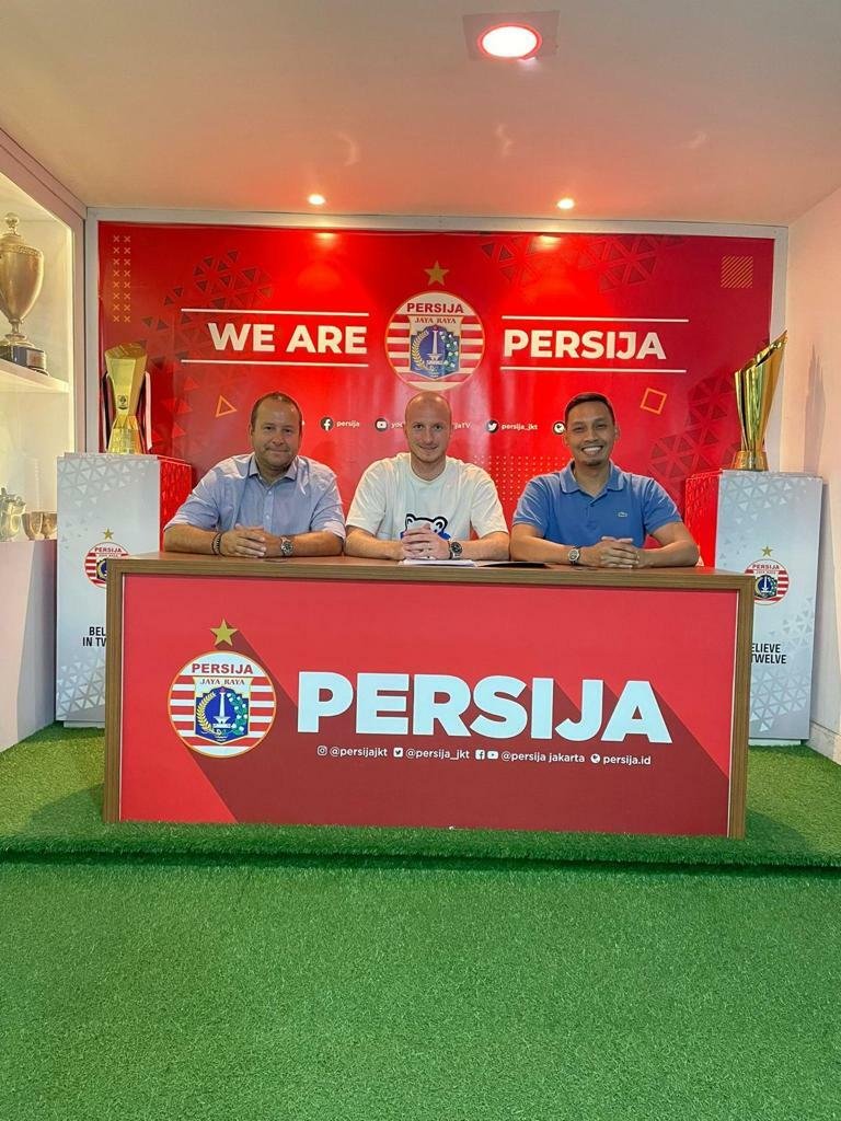 Český útočník Michael Krmenčík krátce po podpisu smlouvy s Persija Jakarta