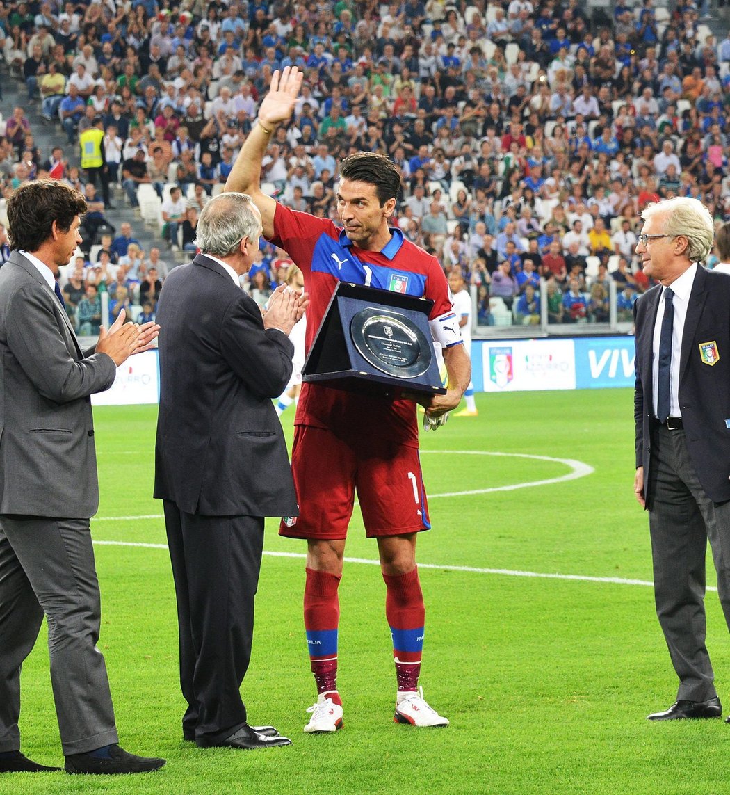 Gianluigi Buffon vyrovnal italský rekord a proti Česku si připsal 136. start za reprezentaci