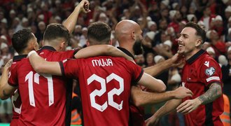 Albánci slaví výhru nad Českem: Bláznivý večer, sen se stává realitou