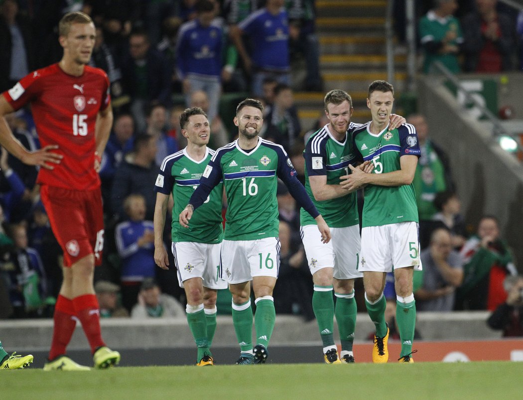 Fotbalisté Severního Irska porazili v kvalifikaci o MS českou reprezentaci 2:0, takhle slavili druhou branku