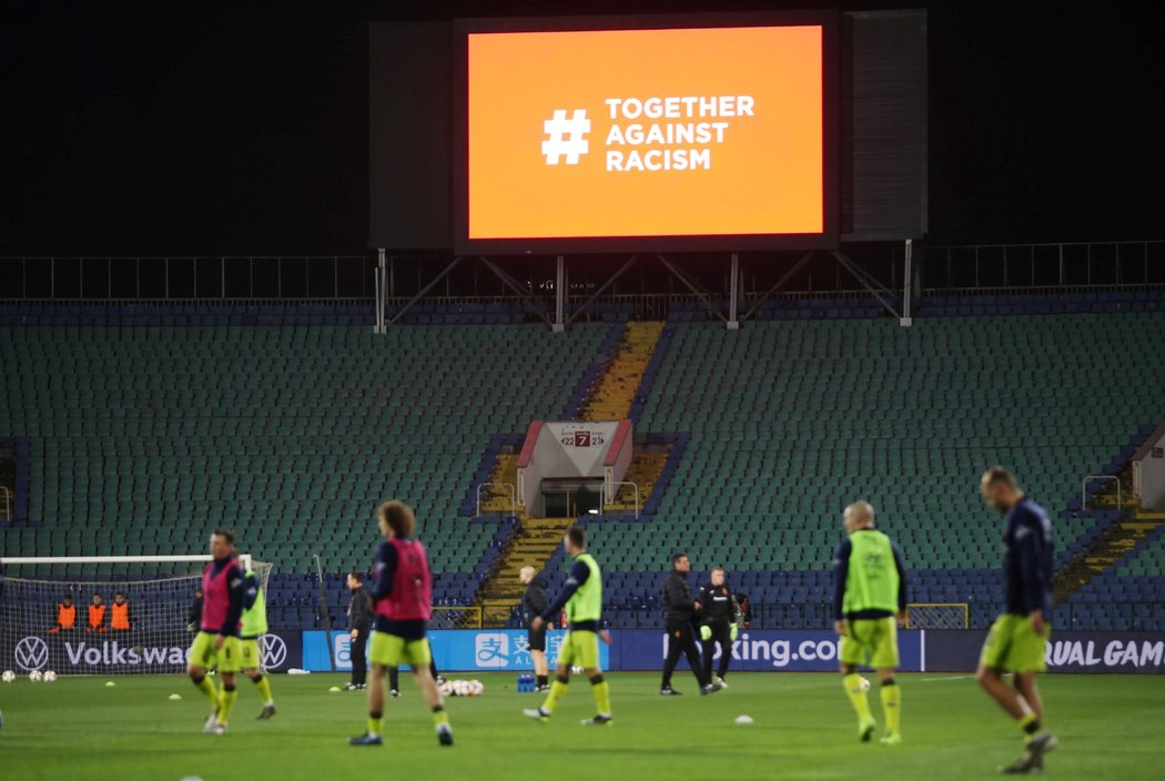 Rozcvička české reprezentace před zápasem s Bulharskem 