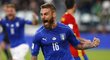 Daniele de Rossi slaví vyrovnávací gól z penalty do sítě Španělska