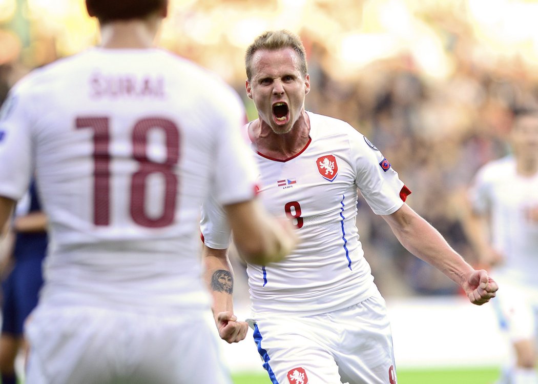 David Limberský se raduje z gólu v síti Lotyšska v utkání kvalifikace o postup na EURO 2016