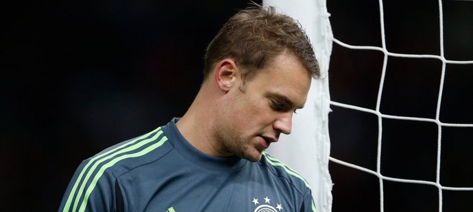 Německý gólman Manuel Neuer se zlobil, že jeho Bayern Mnichov zbytečně remizoval na hřišti Norimberku