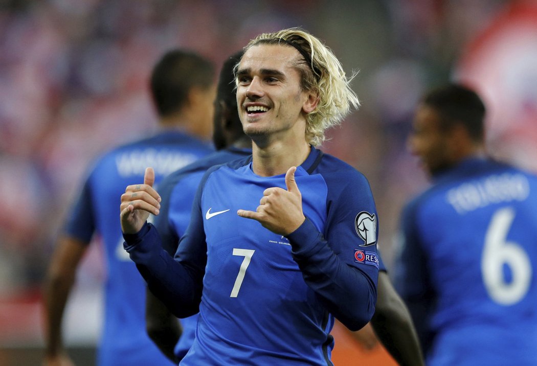 Francouzský útočník Antoine Griezmann oslavil první gól utkání proti Bělorusku svým typickým způsobem