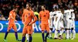 Zklamaní hráči Nizozemska, poté co se Francie ujala vedení