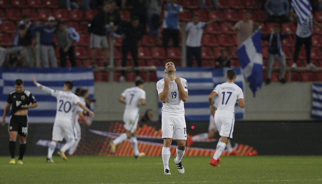 Hodně vášnivě slavili řečtí fotbalisté úvodní branku Vasilise Torosidise v zápase proti Gibraltaru