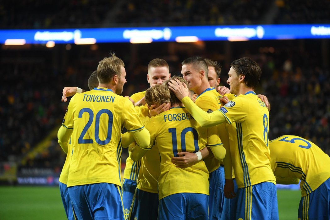 Švédsko doma potvrdilo roli favorita, Bělorusko smetlo 4:0